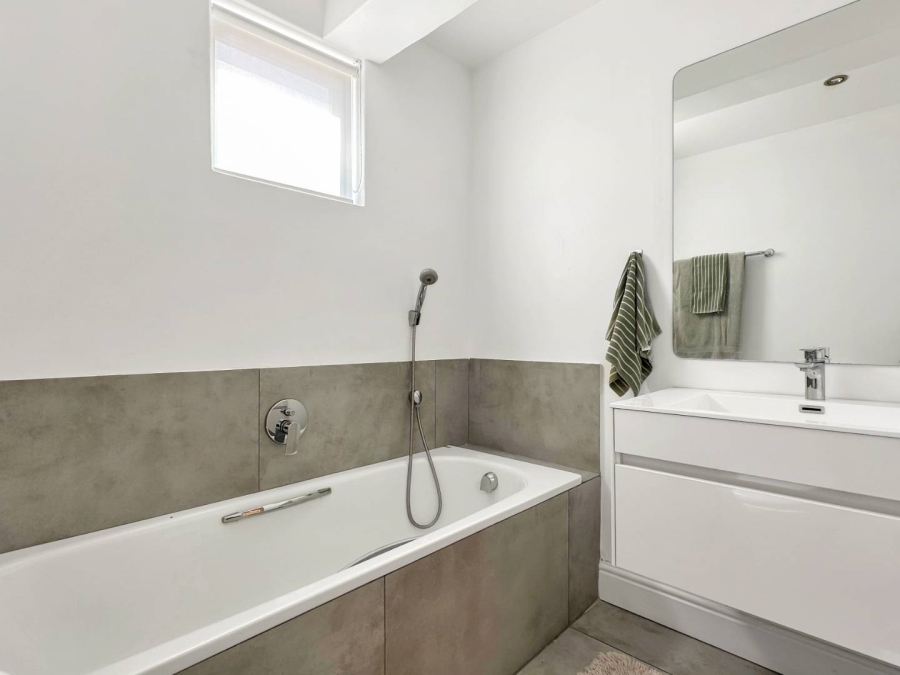 2 Bedroom Property for Sale in Sea Point Western Cape